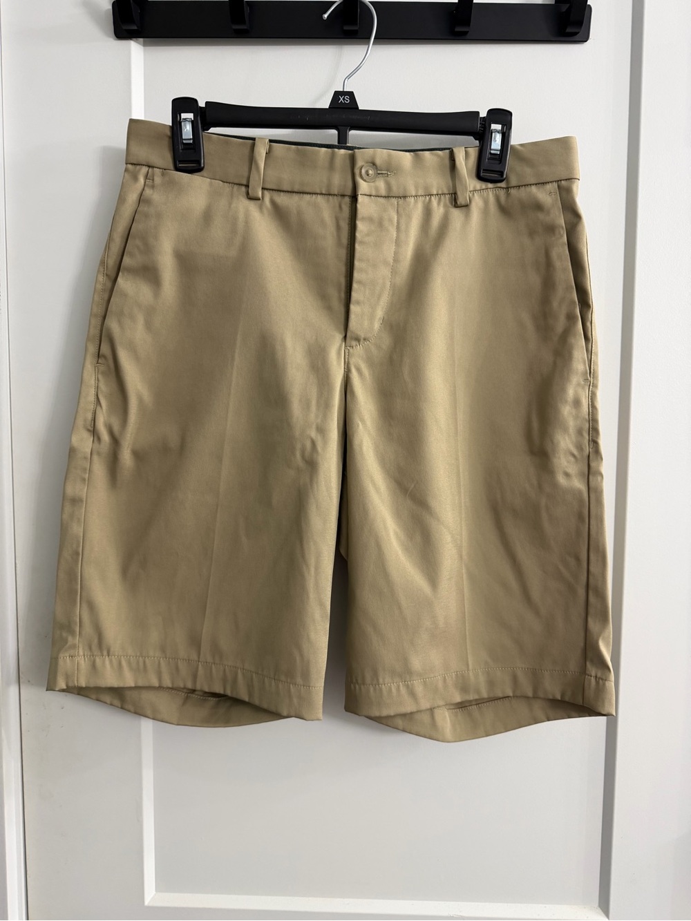 Nike Men's Tan Flat-Front Stretch Shorts